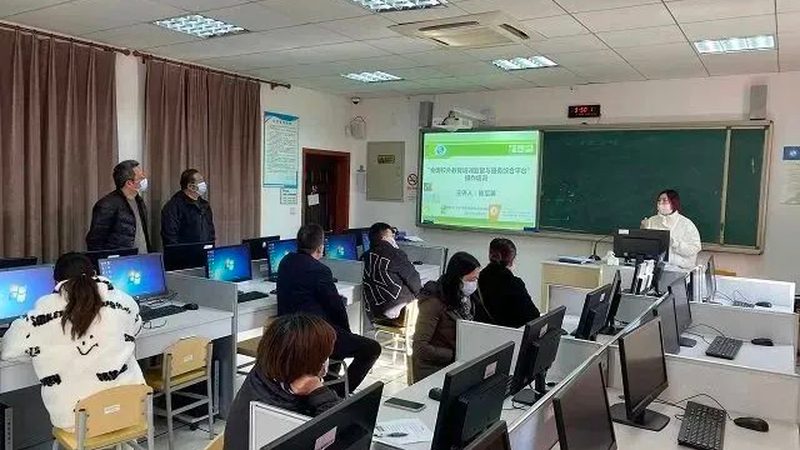 在明确需求后，进行成本估算。以下是一些估算方法：
