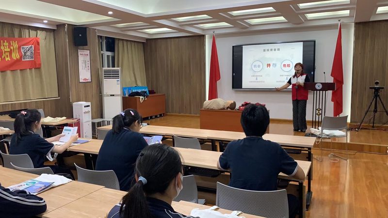全媒体运营师报考条件揭秘：学历要求与职业前景**